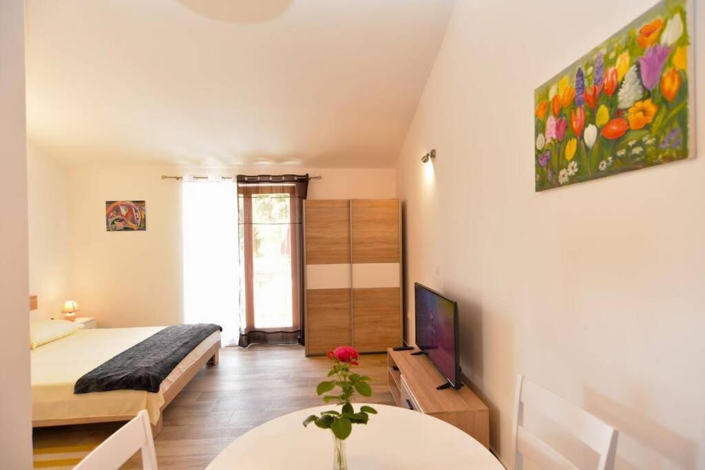 Apartment Vesna For 2, Free Parking And Wi-Fi بولا المظهر الخارجي الصورة