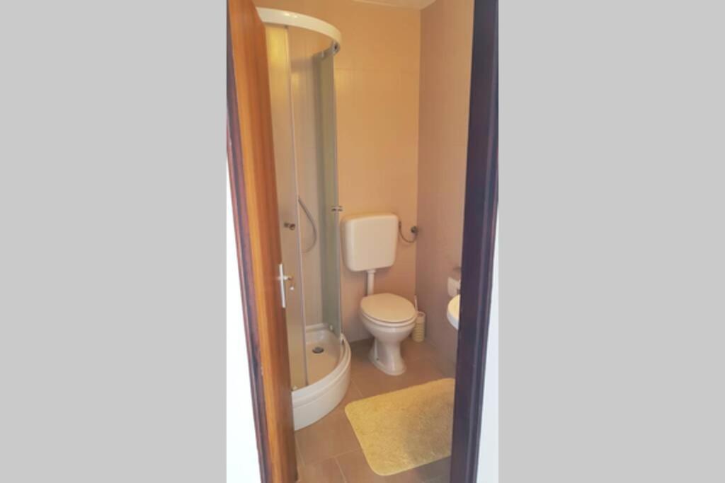 Apartment Vesna For 2, Free Parking And Wi-Fi بولا المظهر الخارجي الصورة