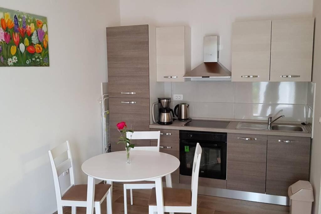 Apartment Vesna For 2, Free Parking And Wi-Fi بولا المظهر الخارجي الصورة