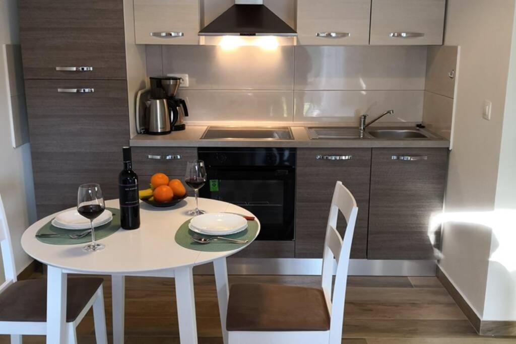 Apartment Vesna For 2, Free Parking And Wi-Fi بولا المظهر الخارجي الصورة