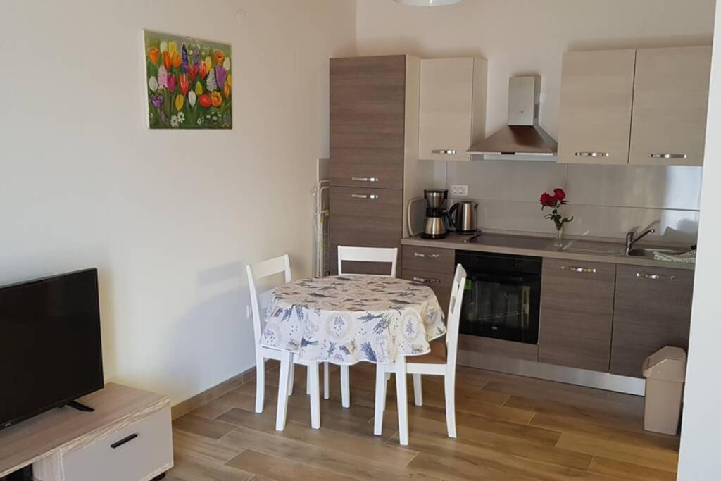 Apartment Vesna For 2, Free Parking And Wi-Fi بولا المظهر الخارجي الصورة